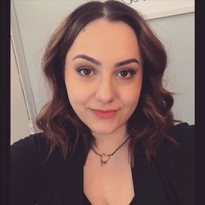 Meet your Posher, Danae